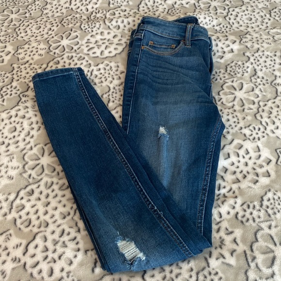 HOLLISTER Mid-Rise Super Skinny Jeans - Picture 1 of 5